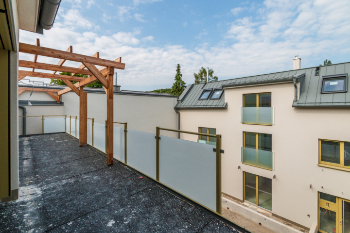 Baufortschritt Balkon mit Pergola Maria Enzersdorf