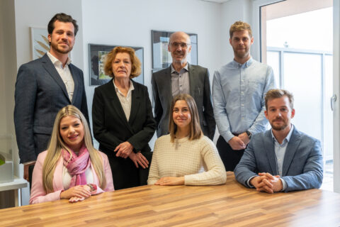 Teamfoto Das Neue Wohnen Familienbetrieb