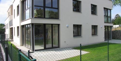 passivhaus-am-giesshuebl-nordostansicht-mit-garten